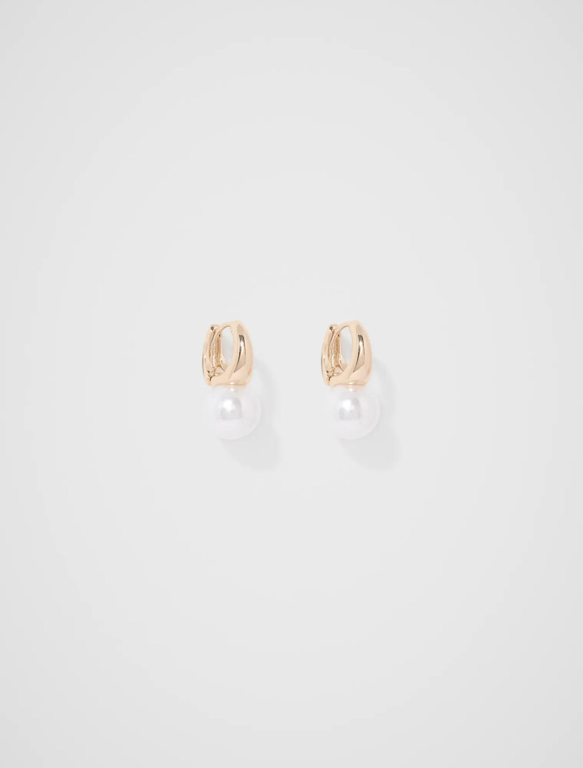 Patricia Pearl Small Drop Earrings Pearl/Gold_mannequin