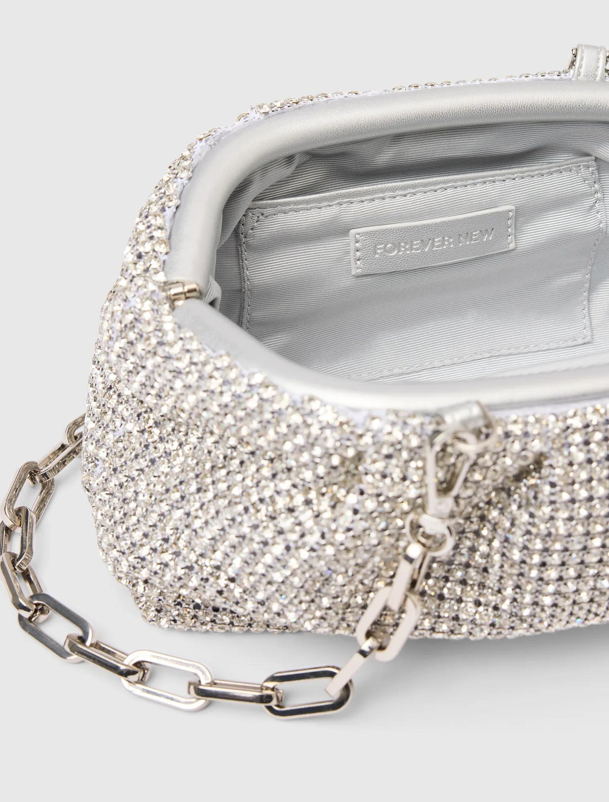 Ariel Soft Shiny Clutch Silver_mannequin