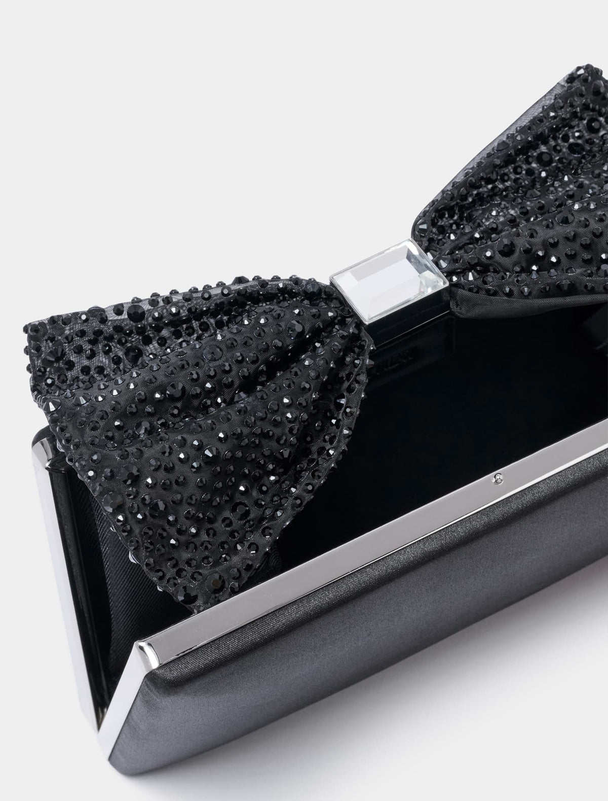 Heidi Bow Clasp Hardcase Clutch Black_mannequin