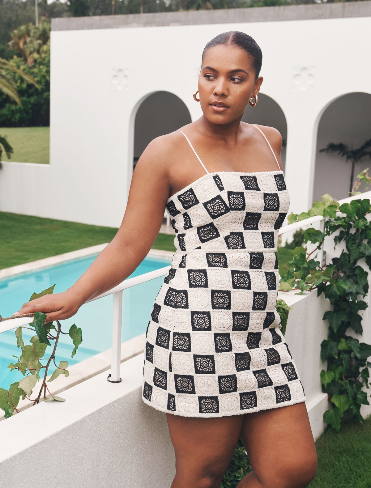 Carla Crochet Mini Dress Black / Cream – Forever New